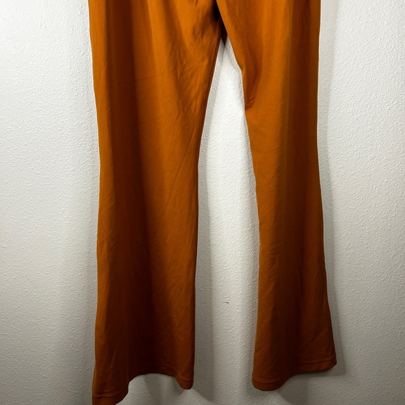 Lululemon Groove SHR butternut brown flare pants 14 - Picture 4 of 9